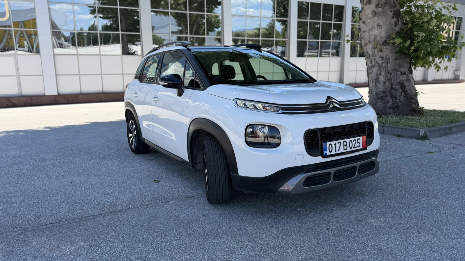 Citroen C3 Aircross 1.2 PureTech / 2019г / Перфектен градски SUV, снимка 4 - Автомобили и джипове - 54903584