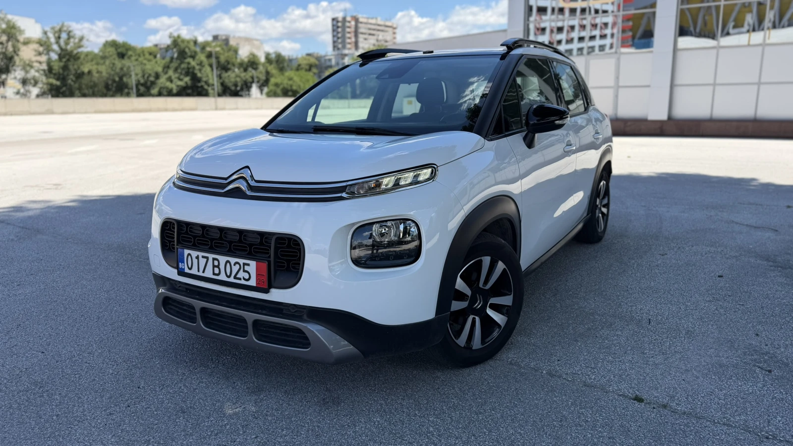 Citroen C3 Aircross 1.2 PureTech / 2019г / Перфектен градски SUV, снимка 2 - Автомобили и джипове - 54903584