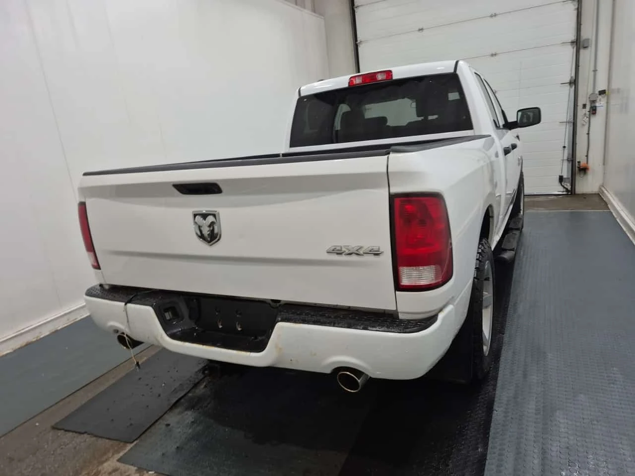 Dodge RAM 1500 * 4wd Quad Cab 140.5" Express * ПОДГРЕВ * , снимка 4 - Автомобили и джипове - 56326747