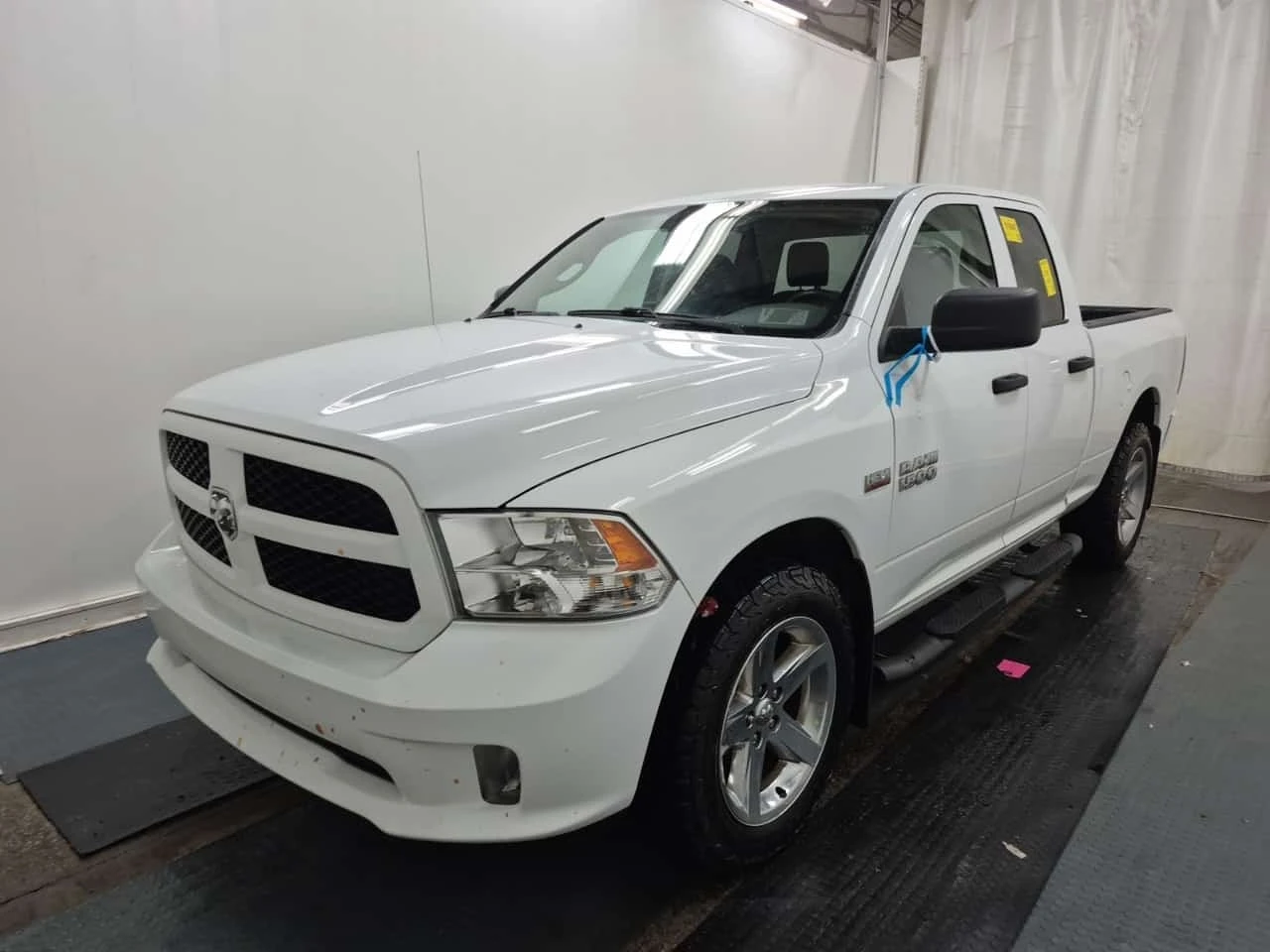 Dodge RAM 1500 * 4wd Quad Cab 140.5" Express * ПОДГРЕВ * 
