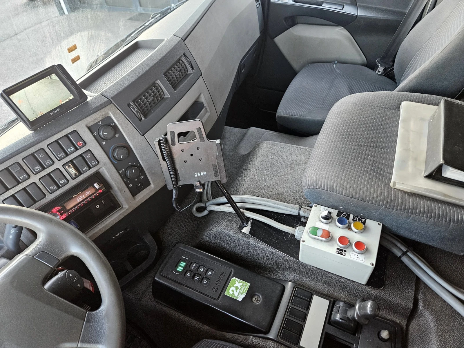 Volvo FE 6х2 Ротопреса, Внос, ,  - изображение 10