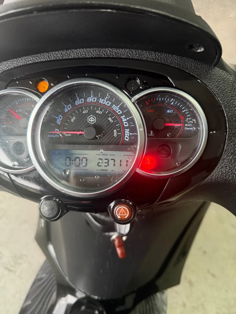 Piaggio Beverly 350i-ABS, ASR SPORT TOURING , снимка 11 - Мотоциклети и мототехника - 52469610