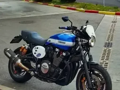 Yamaha XJR Racer