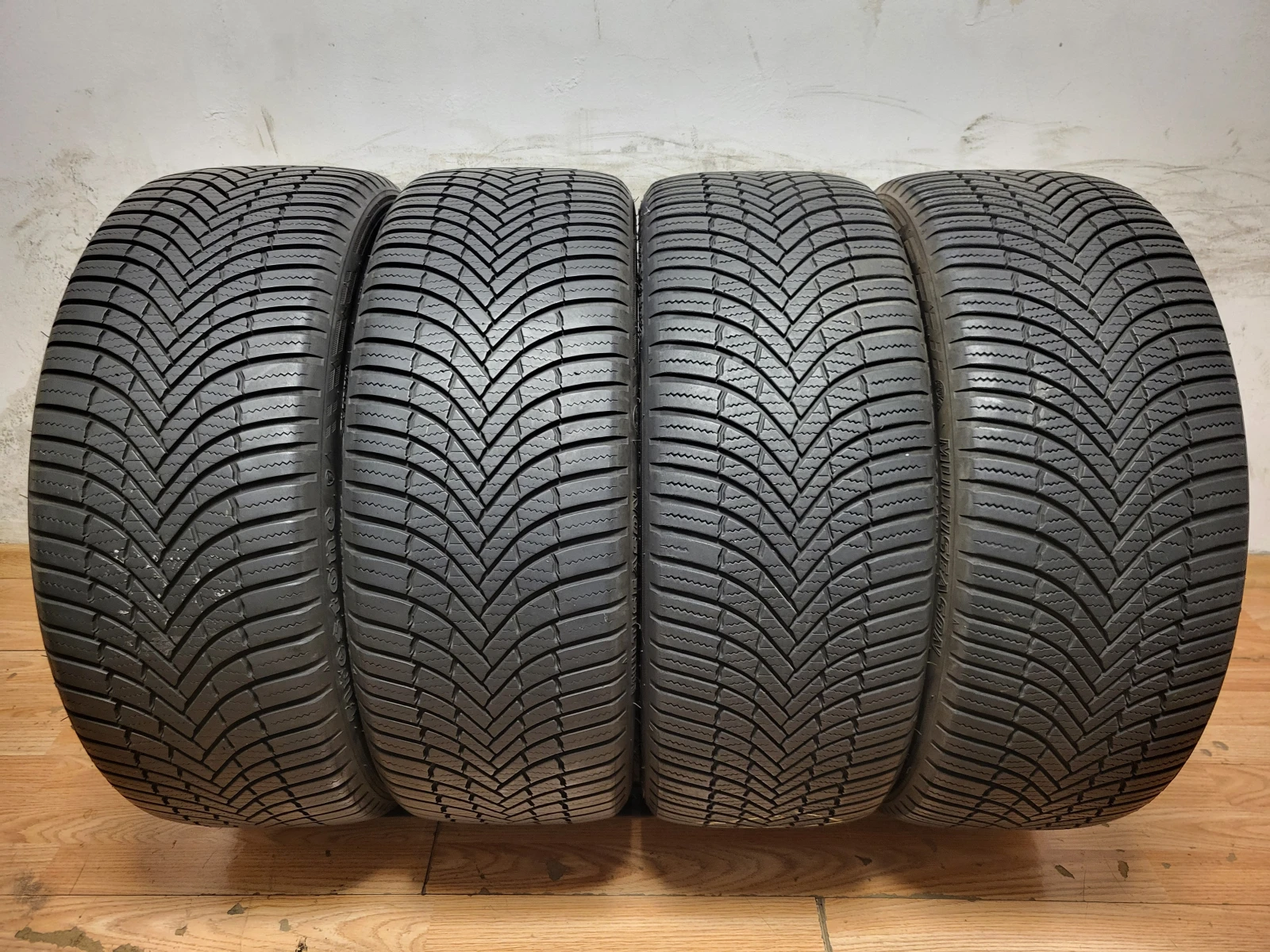 Гуми Всесезонни 225/45R19