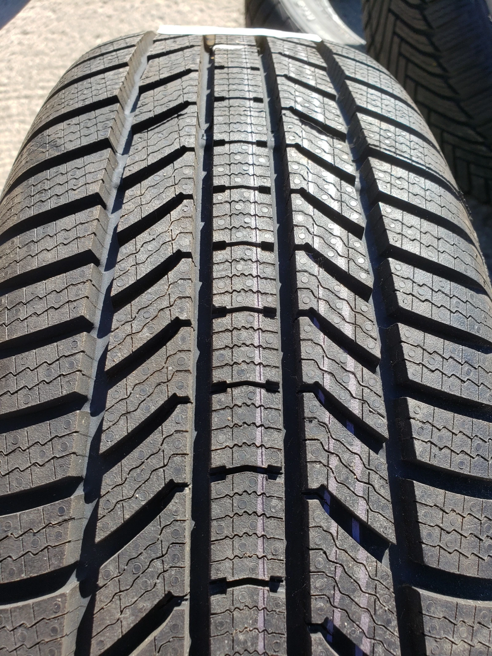 Гуми Зимни 225/45R17