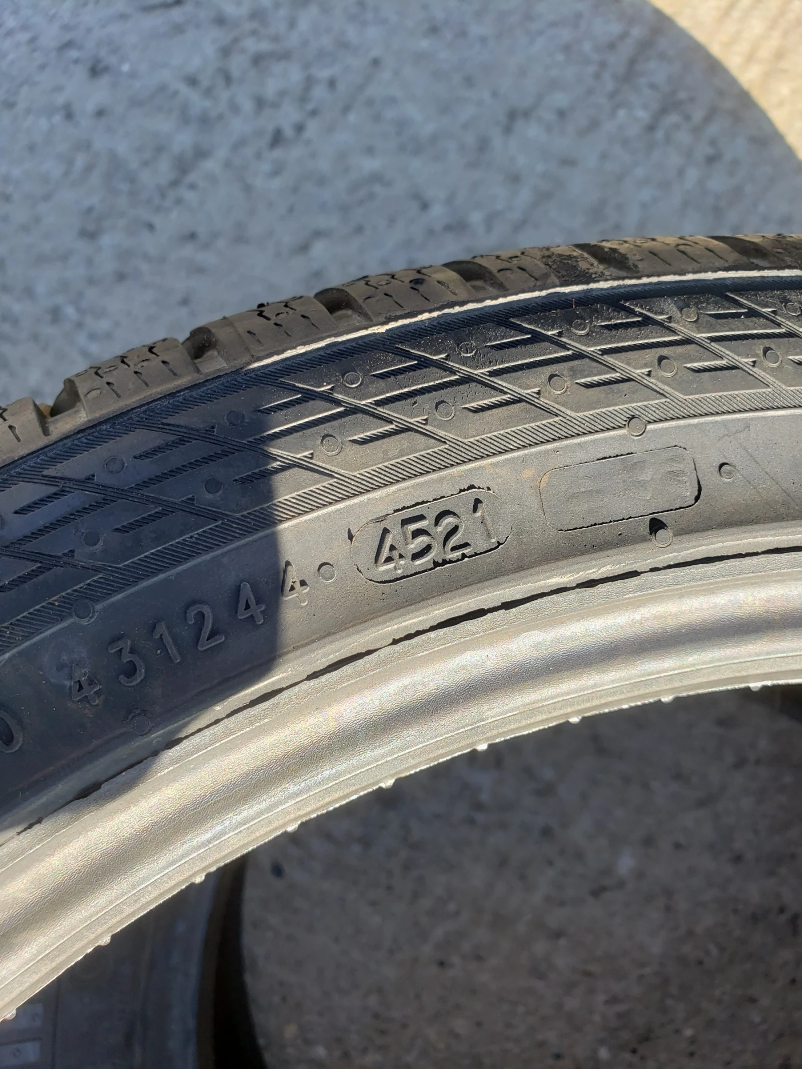 Гуми Зимни 225/45R17, снимка 9 - Гуми и джанти - 56343440