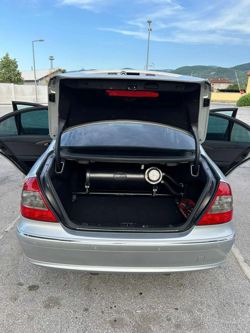 Mercedes-Benz E 200, снимка 5 - Автомобили и джипове - 46996366