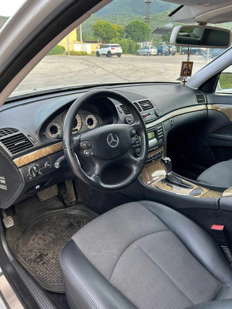 Mercedes-Benz E 200, снимка 6 - Автомобили и джипове - 46996366