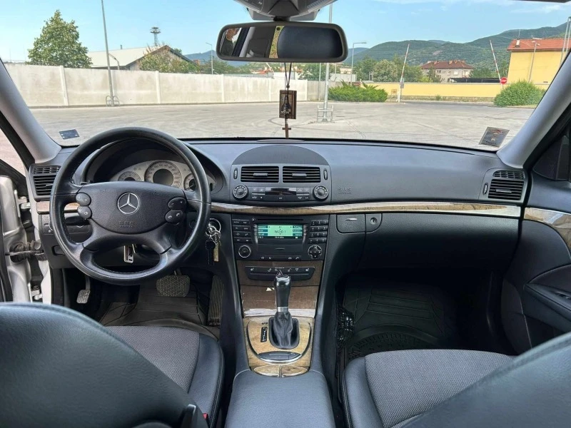 Mercedes-Benz E 200, снимка 8 - Автомобили и джипове - 46996366