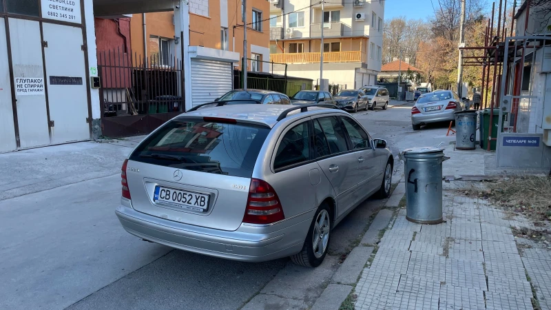 Mercedes-Benz C 220, снимка 6 - Автомобили и джипове - 47995766