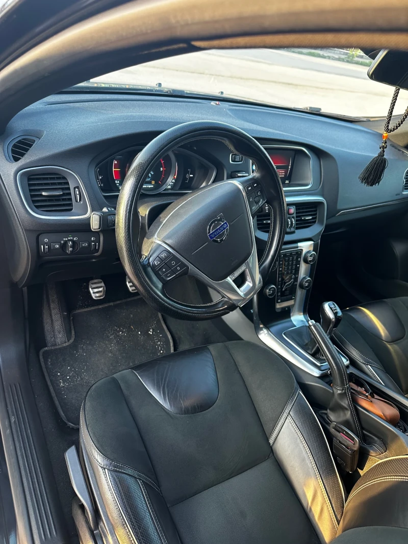 Volvo V40, снимка 10 - Автомобили и джипове - 52523260