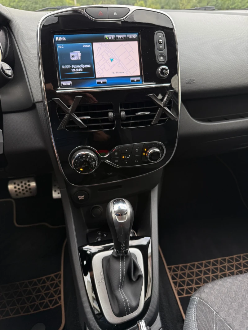 Renault Clio 1.2i / GT / AUTOMATIC, снимка 12 - Автомобили и джипове - 51725829