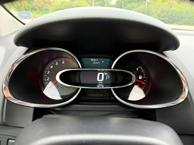 Renault Clio 1.2i / GT / AUTOMATIC, снимка 11 - Автомобили и джипове - 51725829