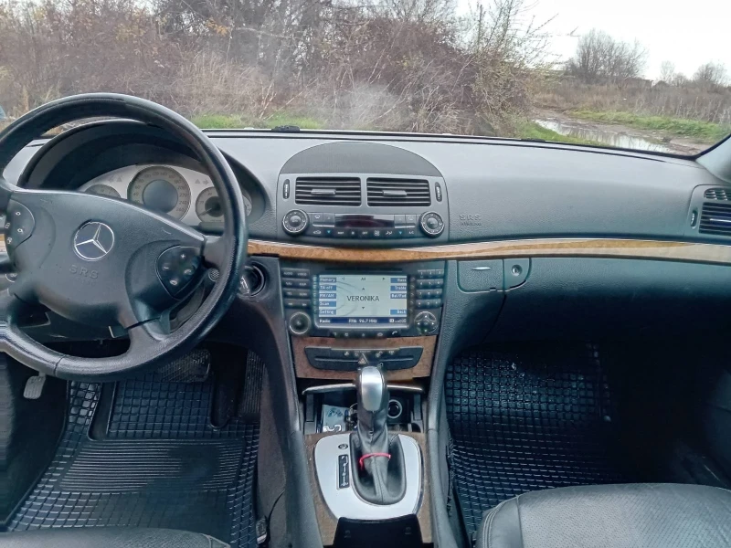Mercedes-Benz E 320 ., снимка 9 - Автомобили и джипове - 52627233