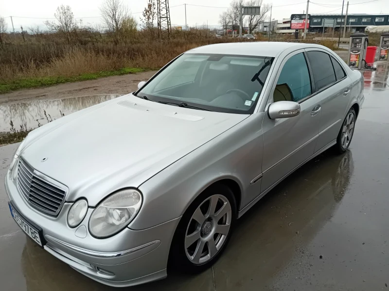 Mercedes-Benz E 320 .