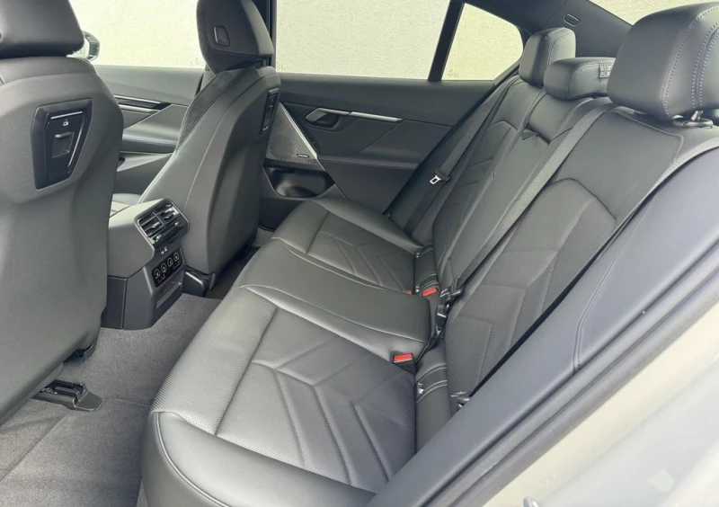 BMW i5 M60 xDrive, снимка 8 - Автомобили и джипове - 53019711