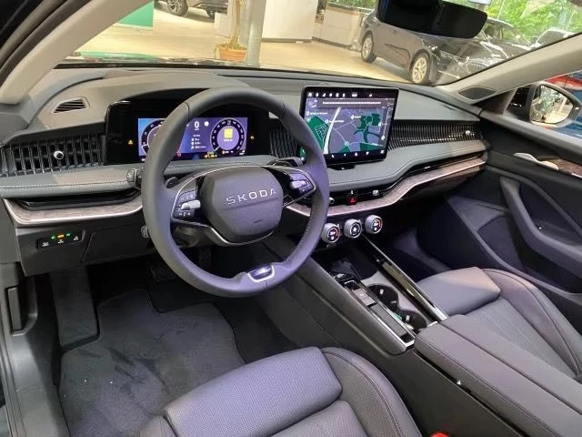 Skoda Superb 2.0 TDI 4x4 L&K COMBI HEAD-UP MATRIX-LED CANTON , снимка 9 - Автомобили и джипове - 55629193
