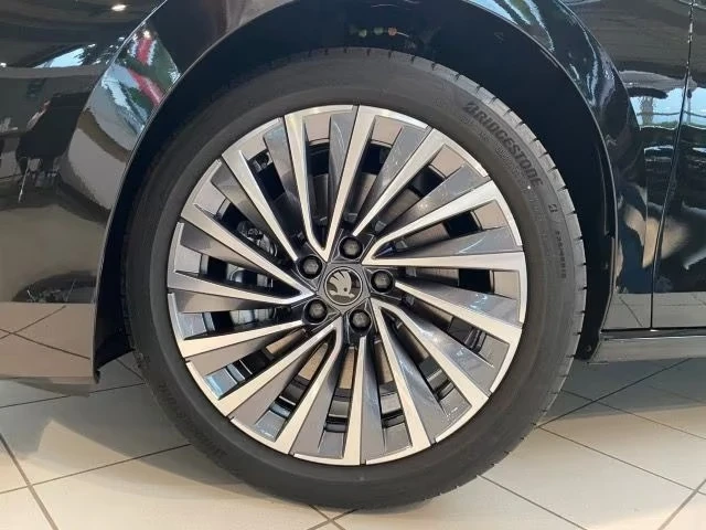 Skoda Superb 2.0 TDI 4x4 L&K COMBI HEAD-UP MATRIX-LED CANTON , снимка 5 - Автомобили и джипове - 55629193