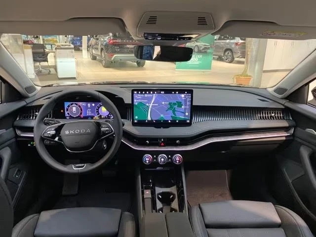 Skoda Superb 2.0 TDI 4x4 L&K COMBI HEAD-UP MATRIX-LED CANTON , снимка 6 - Автомобили и джипове - 55629193