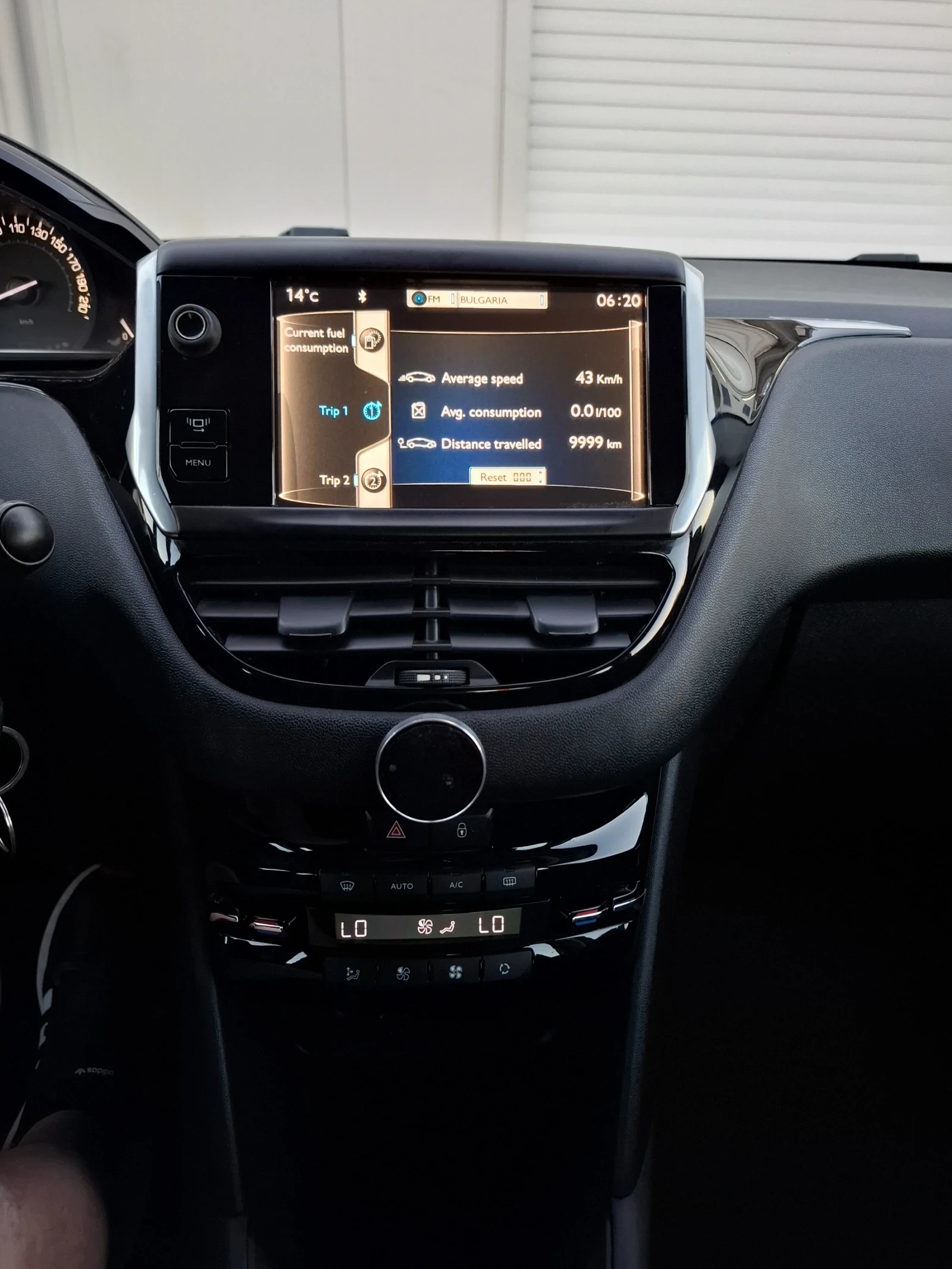 Peugeot 208 1.6e-hdi NAVI - изображение 10