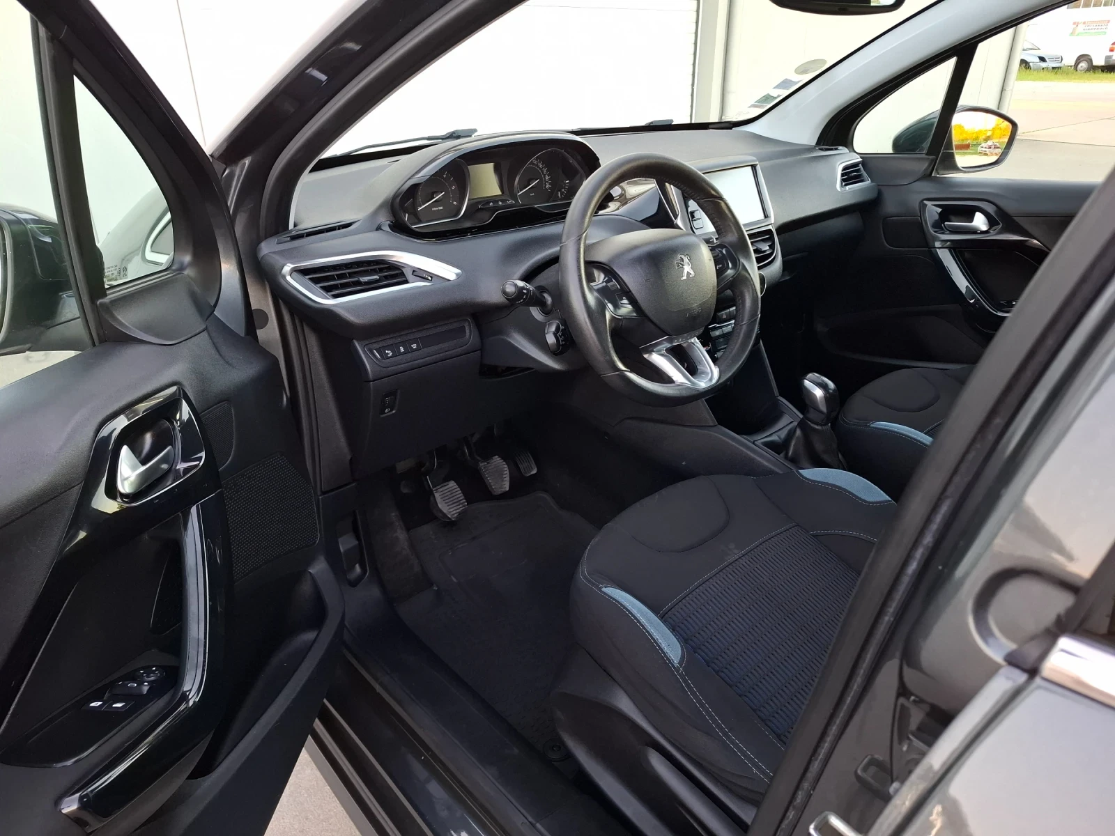 Peugeot 208 1.6e-hdi NAVI - изображение 7