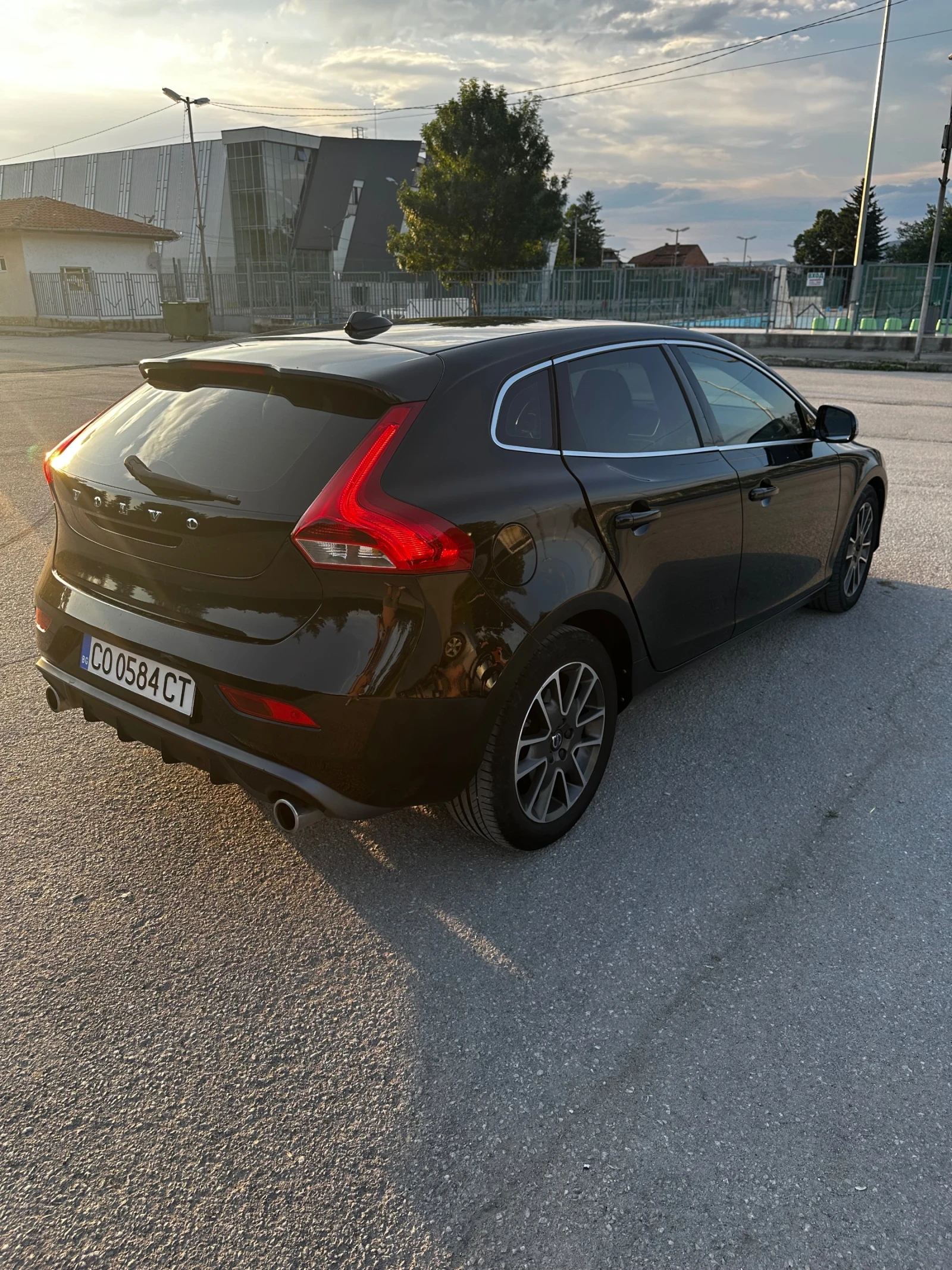 Volvo V40  - изображение 5