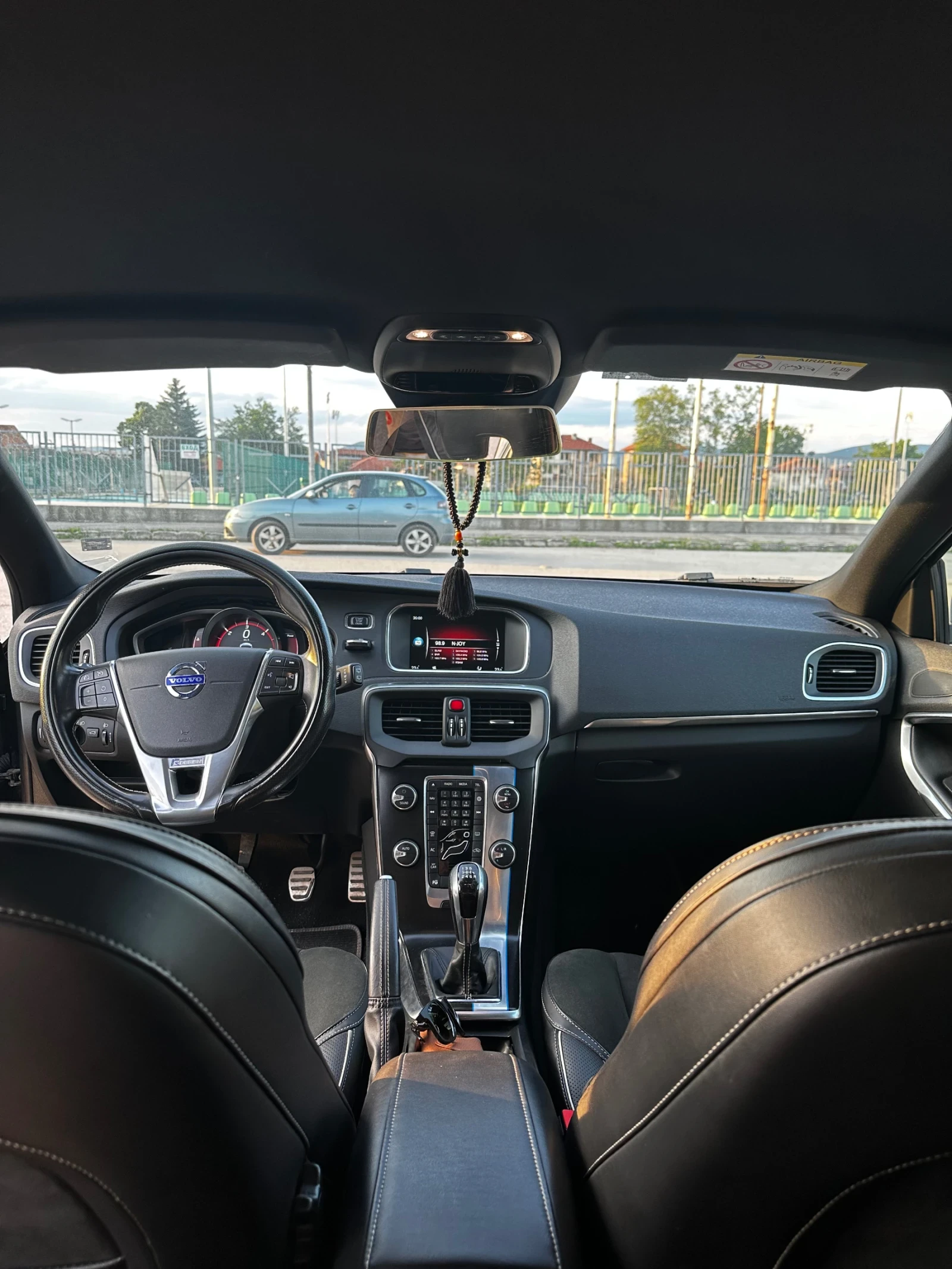 Volvo V40  - изображение 8