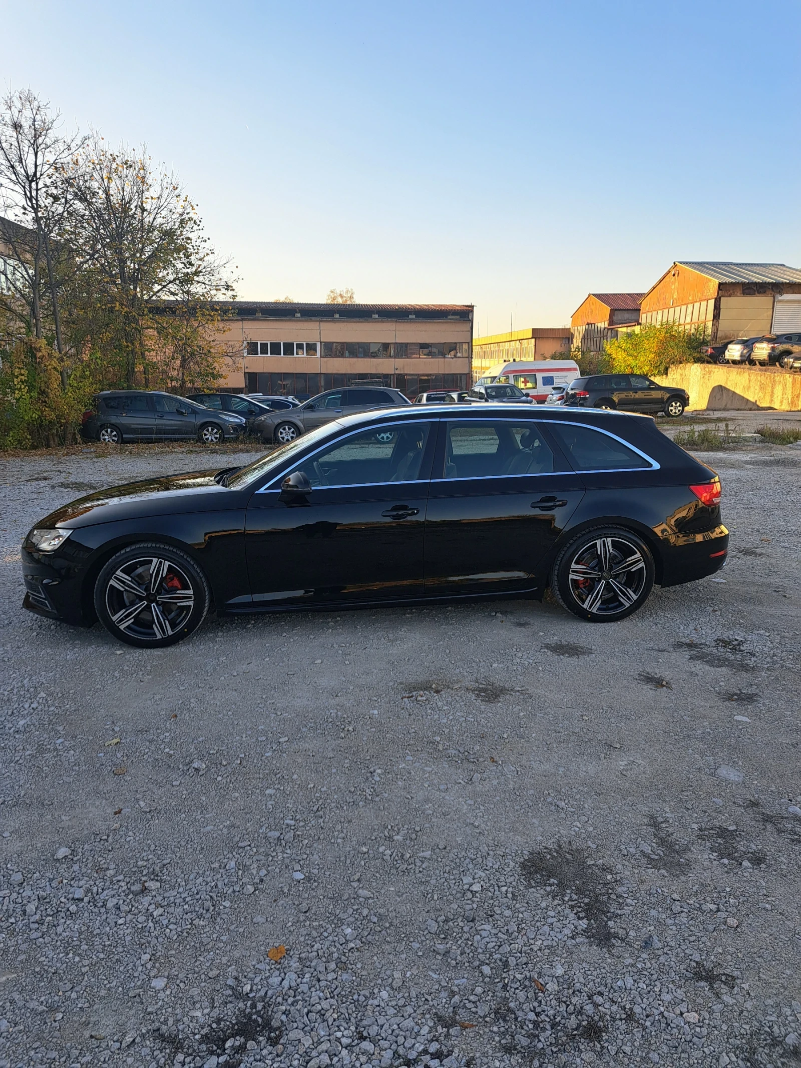 Audi A4 2.0 tdi Digital s-line - изображение 2