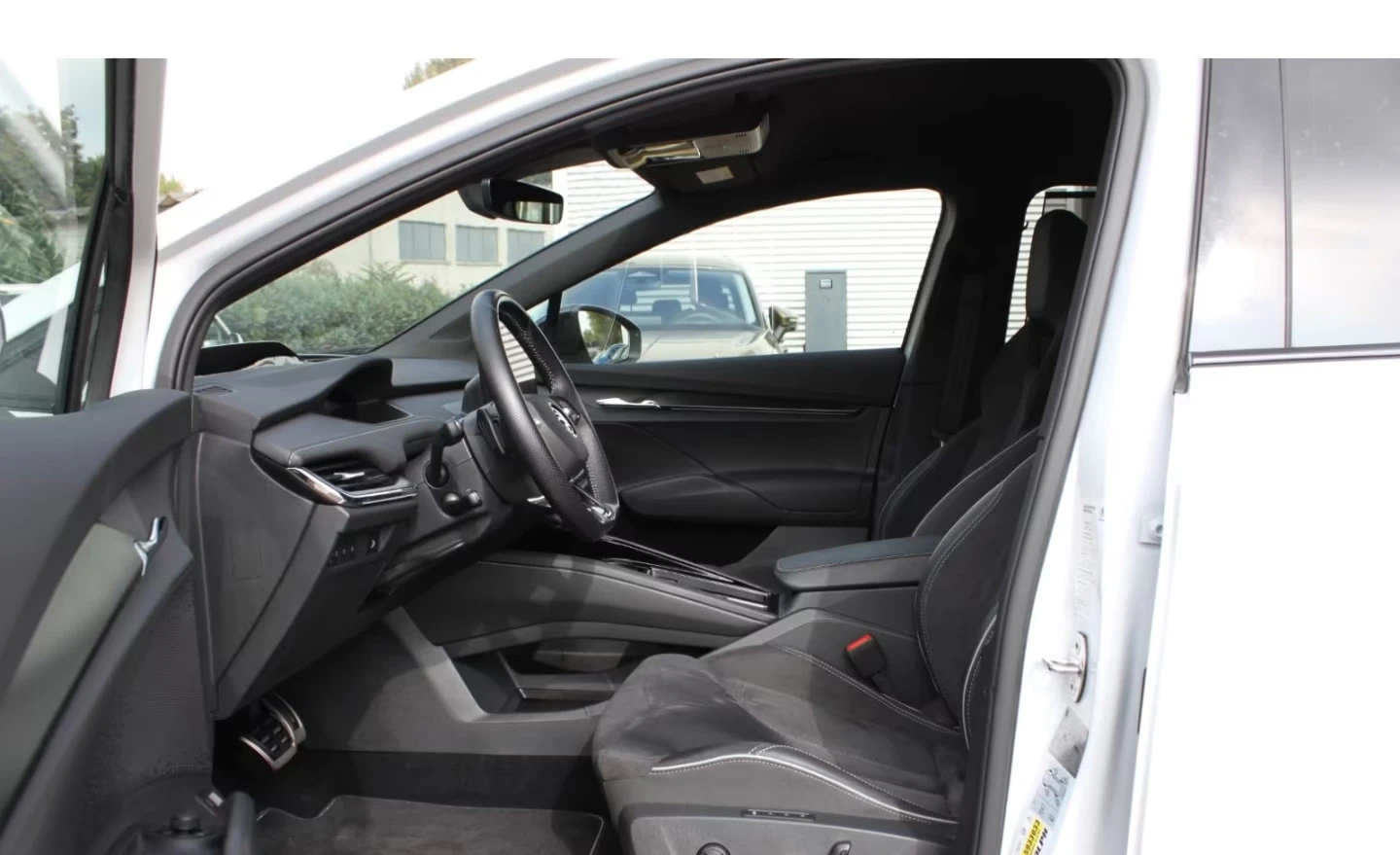 Skoda Enyaq SPORTLINE/179HP/ACC/HUD/LED/NAVI/CAM/265z, снимка 9 - Автомобили и джипове - 54081464