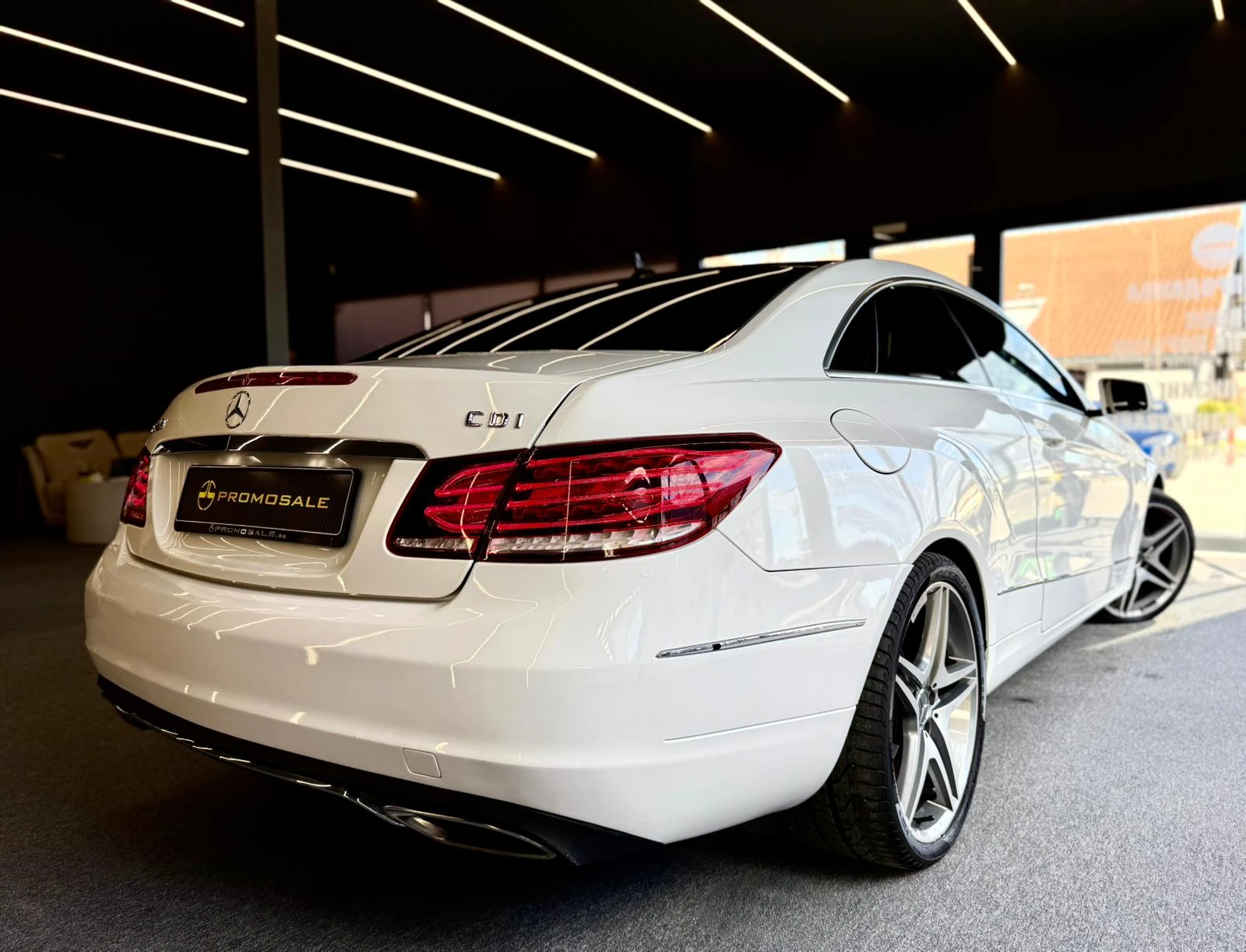 Mercedes-Benz E 220 CDI* Coupe* AMG* Панорама* Лизинг, снимка 6 - Автомобили и джипове - 54138764