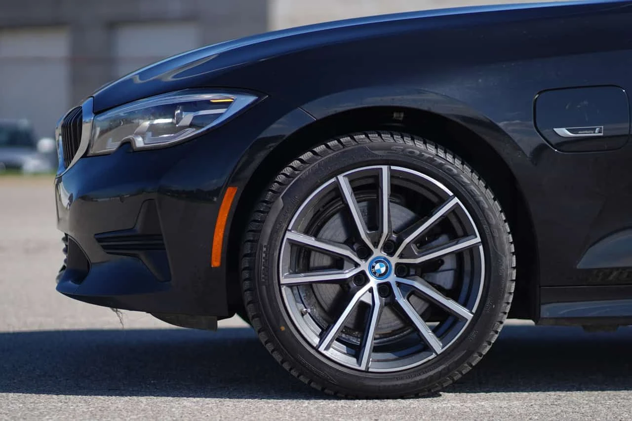 BMW 330 330e xDrive  CARFAX, снимка 7 - Автомобили и джипове - 54244143