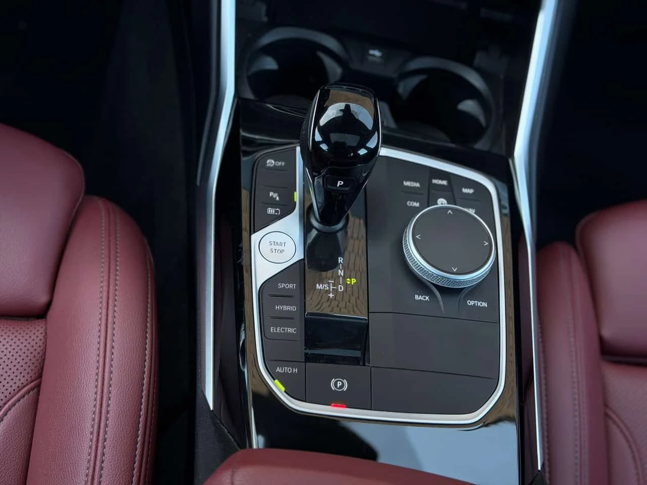 BMW 330 330e xDrive  CARFAX, снимка 9 - Автомобили и джипове - 54244143