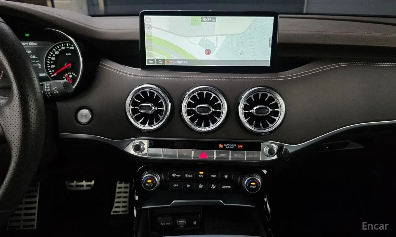 Kia Stinger 3.3* GT* ПОДГРЕВ* ОБДУХВАНЕ* ХЕДЪП* КАМЕРА* КЕЙЛЕС, снимка 10 - Автомобили и джипове - 54784348