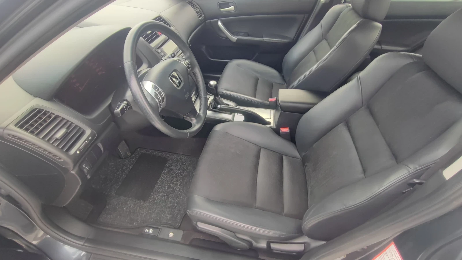 Honda Accord 2.0i  139000км!, снимка 10 - Автомобили и джипове - 56092160