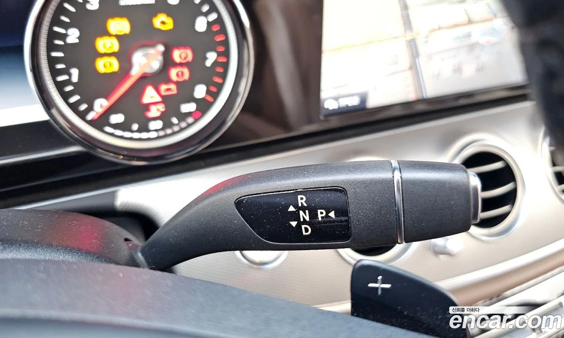 Mercedes-Benz E 200 E200 Avantgarde, снимка 9 - Автомобили и джипове - 56117529