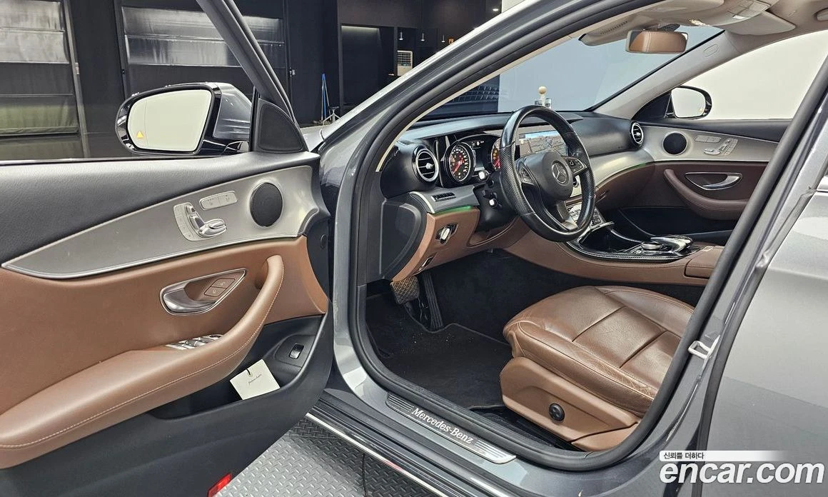 Mercedes-Benz E 200 E200 Avantgarde, снимка 10 - Автомобили и джипове - 56117529