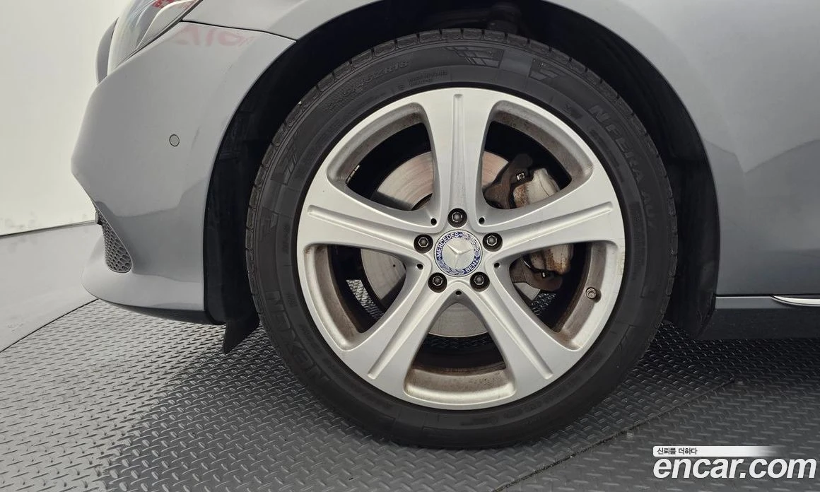 Mercedes-Benz E 200 E200 Avantgarde, снимка 5 - Автомобили и джипове - 56117529