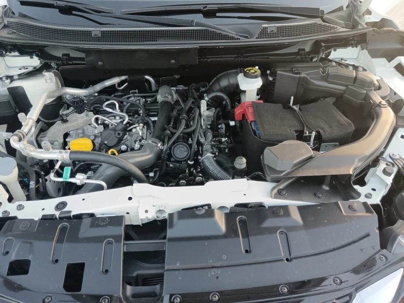 Nissan Qashqai, снимка 14 - Автомобили и джипове - 48318771