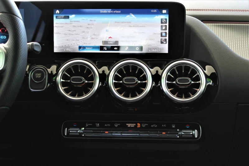 Mercedes-Benz EQA 300/AMG/4MATIC/NIGHT/ CAMERA/ADVANCED/ГОТОВ ЛИЗИНГ, снимка 11 - Автомобили и джипове - 50780067