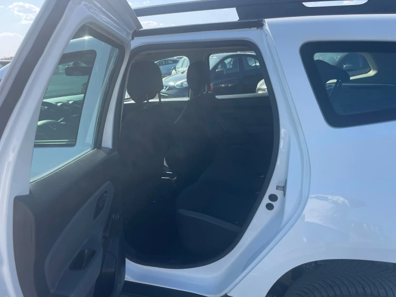 Dacia Duster 1.5 DCI, снимка 8 - Автомобили и джипове - 52122851