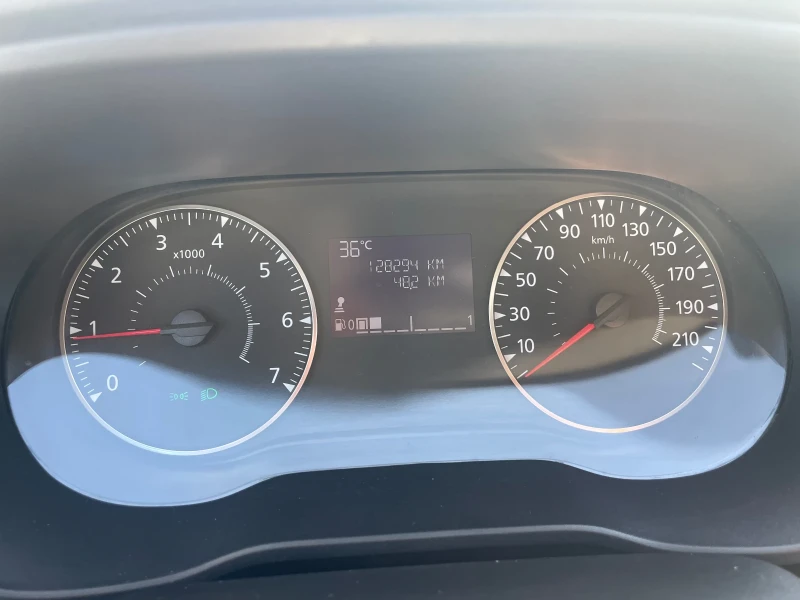 Dacia Duster 1.5 DCI, снимка 11 - Автомобили и джипове - 52122851