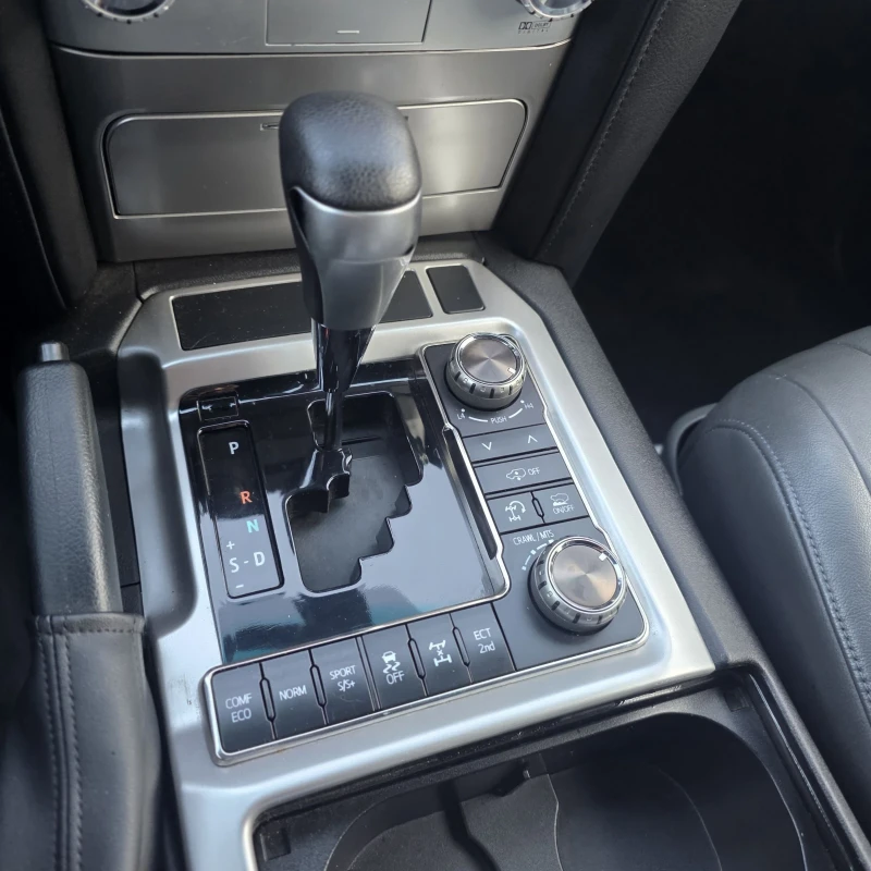 Toyota Land cruiser 4.5D V8/Face 2020, снимка 11 - Автомобили и джипове - 53329064