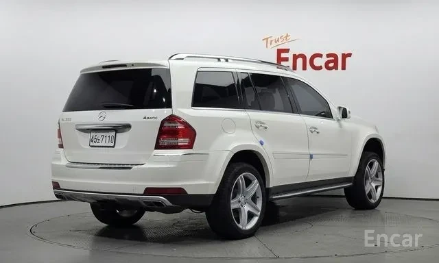 Mercedes-Benz GL 550 * AMG * ОБДУХВАНЕ * 6+ 1 * AIRMATIC * CAMERA * , снимка 3 - Автомобили и джипове - 55962608
