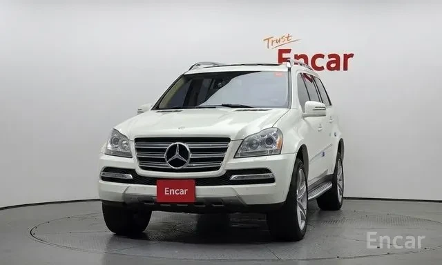 Mercedes-Benz GL 550 * AMG * ОБДУХВАНЕ * 6+ 1 * AIRMATIC * CAMERA * , снимка 2 - Автомобили и джипове - 55962608