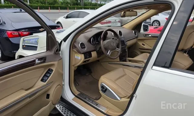 Mercedes-Benz GL 550 * AMG * ОБДУХВАНЕ * 6+ 1 * AIRMATIC * CAMERA * , снимка 4 - Автомобили и джипове - 55962608