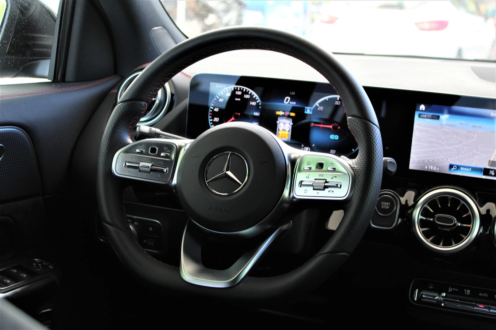 Mercedes-Benz EQA 300/ AMG/ 4-MATIC/NIGHT/ CAMERA/ ADVANCED/ 19/ LED - изображение 10