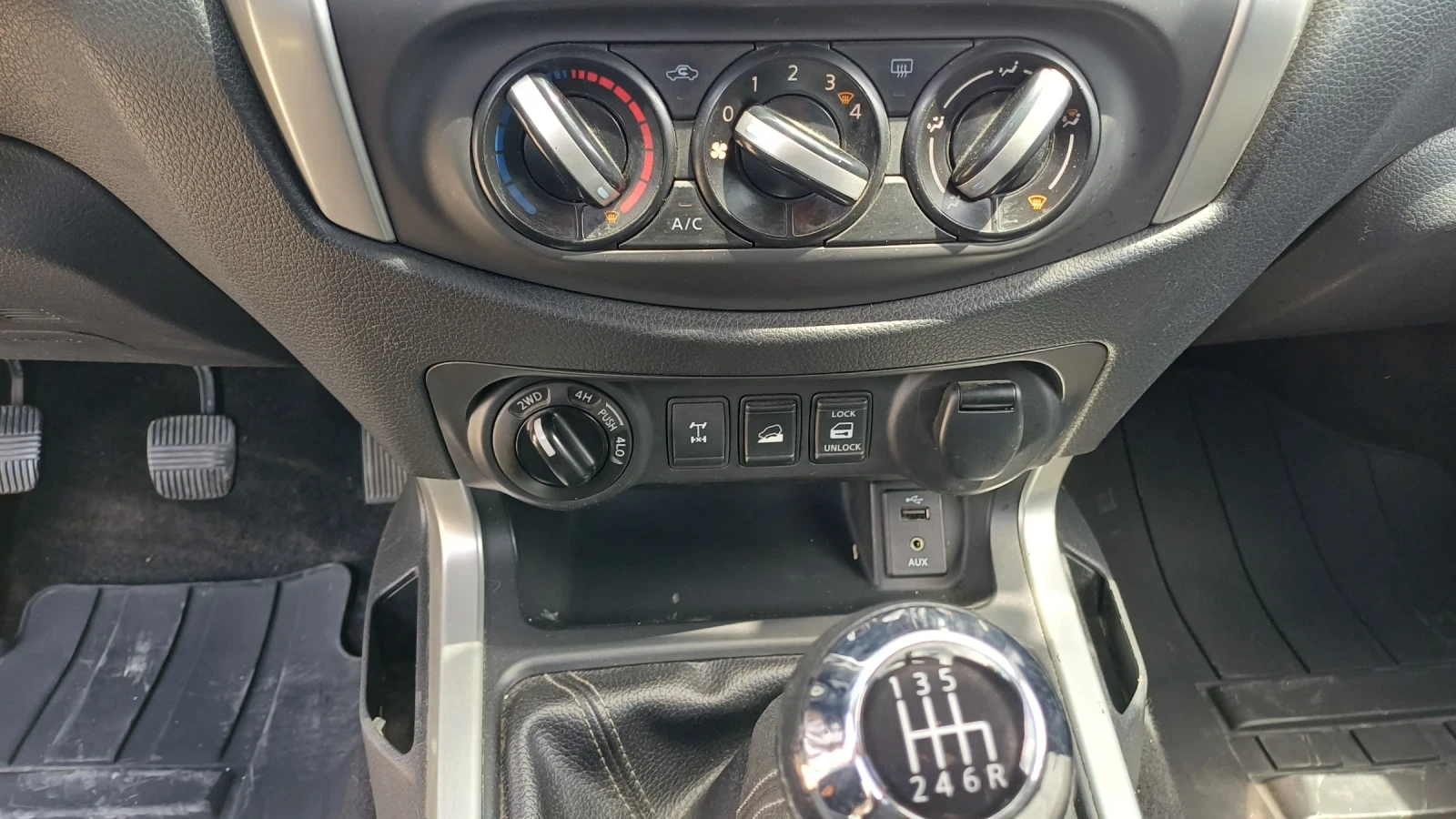 Nissan Navara KING CAB, снимка 11 - Автомобили и джипове - 54715056
