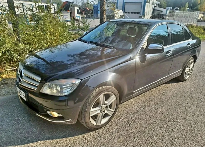 Mercedes-Benz C 220, снимка 2 - Автомобили и джипове - 47523356