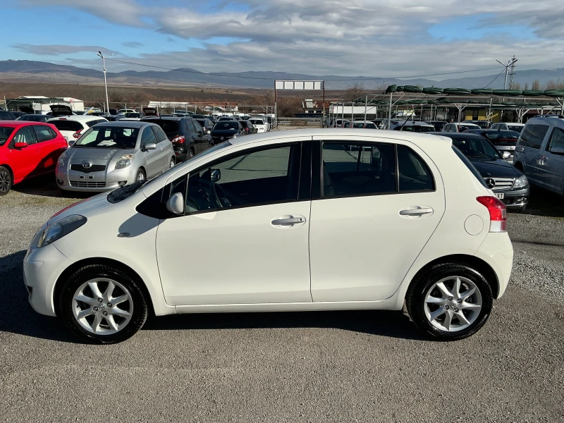 Toyota Yaris 1.3 VVT-i, снимка 5 - Автомобили и джипове - 48100929