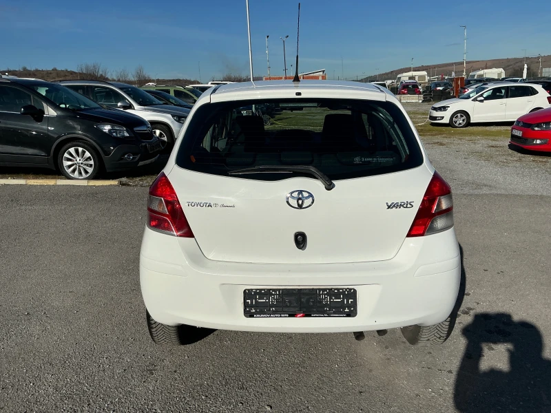 Toyota Yaris 1.3 VVT-i, снимка 7 - Автомобили и джипове - 48100929